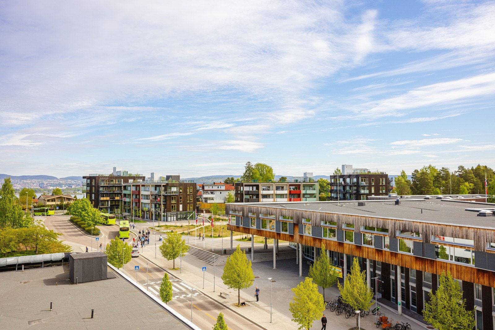 Her bor du i tilknytning til Tangen Centrum med stort utvalg av butikker og servicetilbud, restauranter, treningssenter, vinmonopol, apotek. Galleribilde