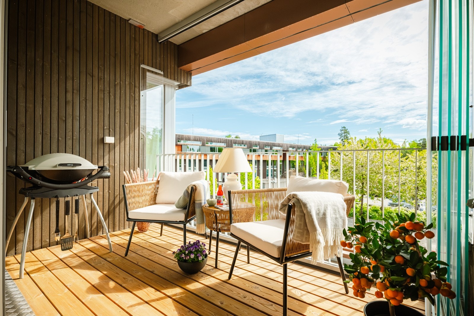 Her er det god plass til utemøblement, grill, beplantning og lignende. Galleribilde
