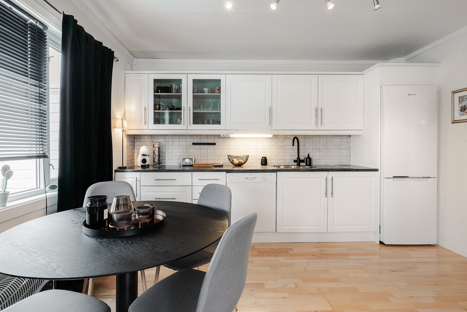 Oppvaskmaskin og komfyr medfølger Galleribilde