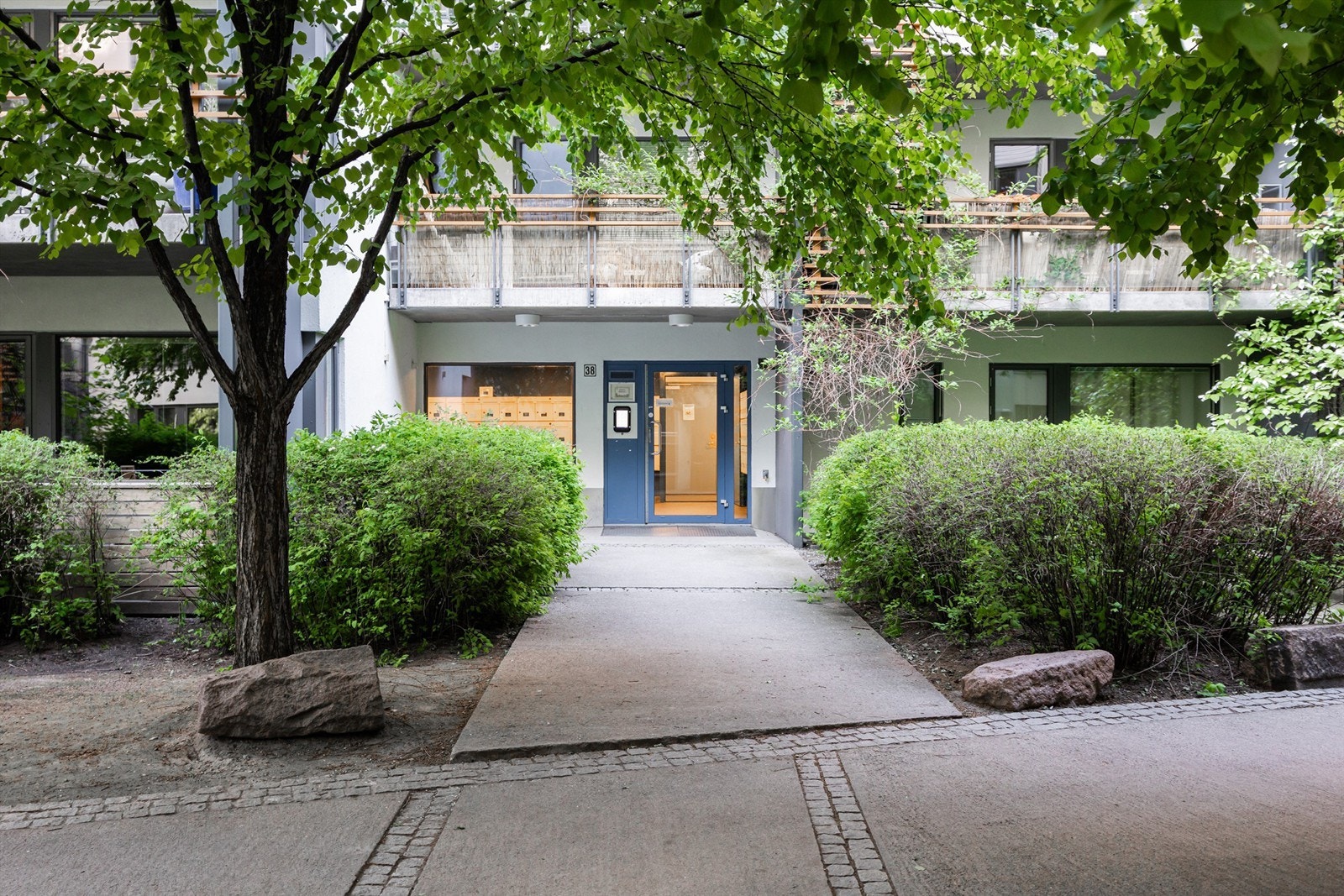 Inngangsparti med Defigo ringeklokke. Galleribilde