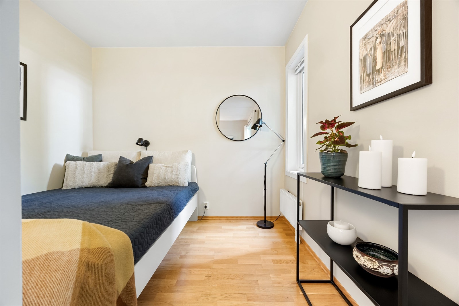 Leiligheten har en stor og romslig alkove. Mulighet for å sette inn skyvedør/dør. Galleribilde