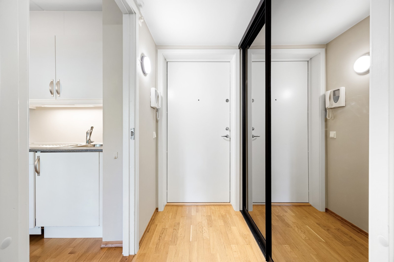 Skyvedørene er nye og satt inn i 2025. Galleribilde