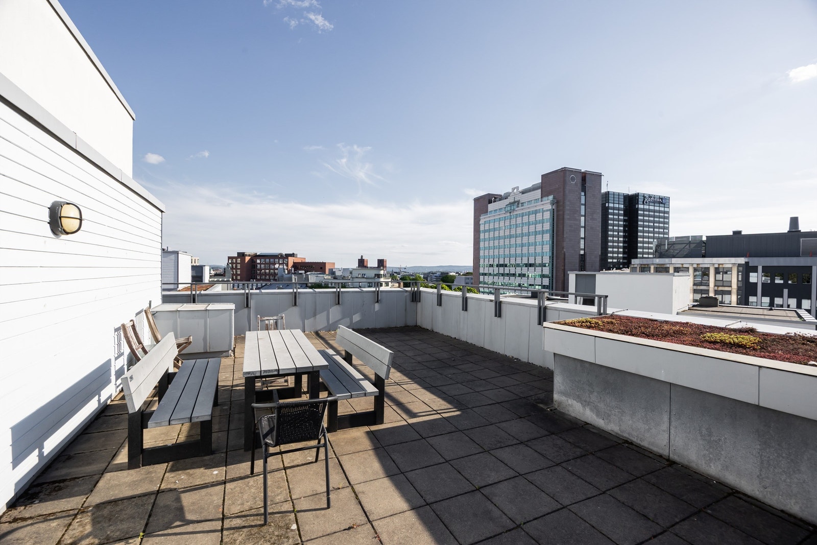 Fantastisk felles takterrasse med sol fra morgen til kveld. Galleribilde