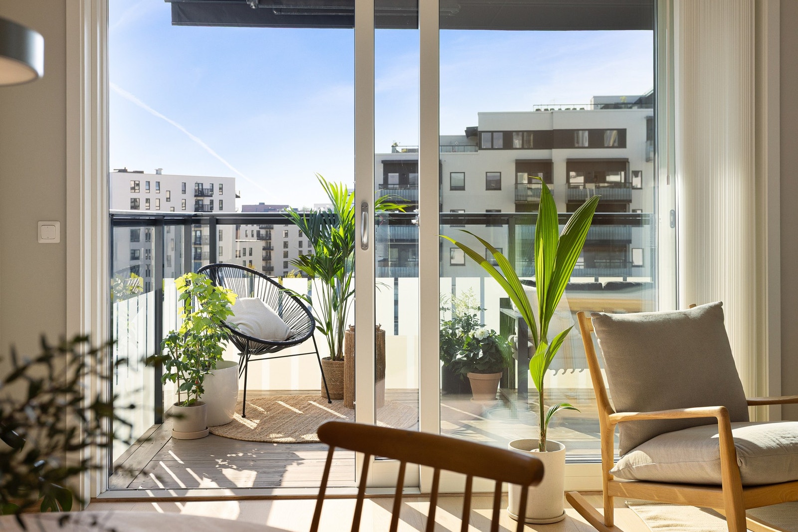 Her får du en ekstra stue på sommerstid hvor skyvedøren stort sett vil bli stående åpen! Galleribilde