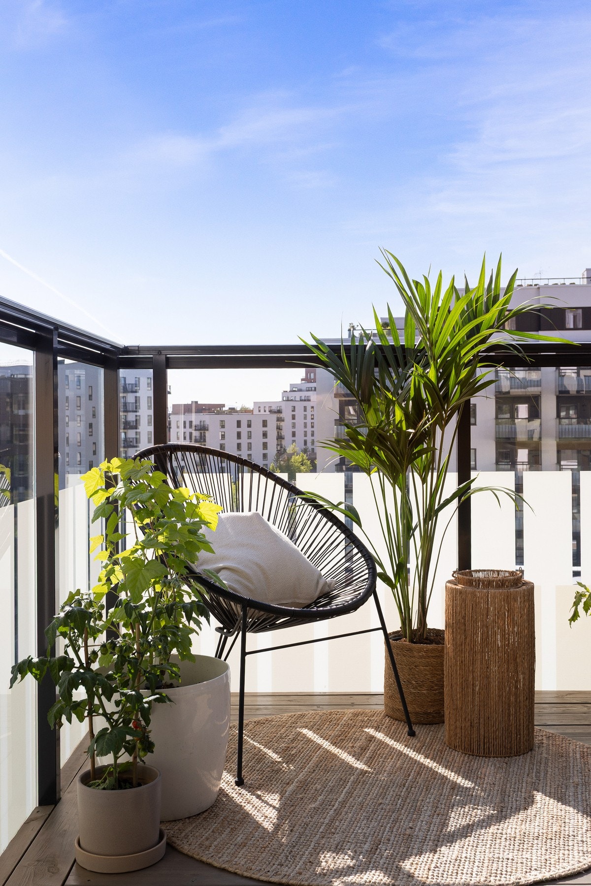 Uteplassen er på 10 kvm og gir med det plass til balkongmøblement, grill og beplantning. Galleribilde