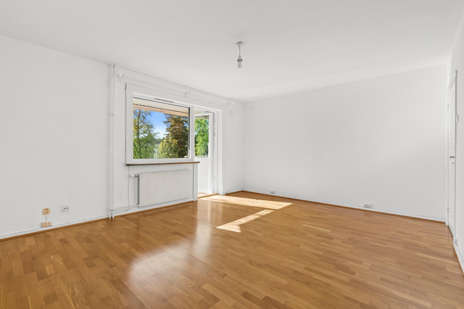 Takhøyden i stuen er målt til 2,49 meter. Galleribilde