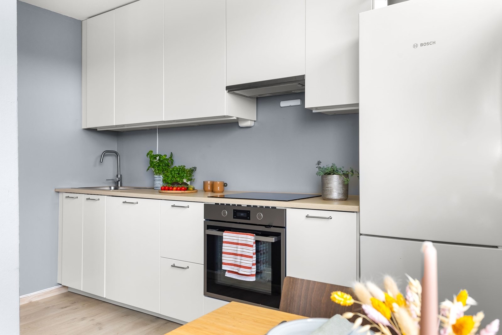 Tidløse og fine fargevalg på kjøkkenet Galleribilde