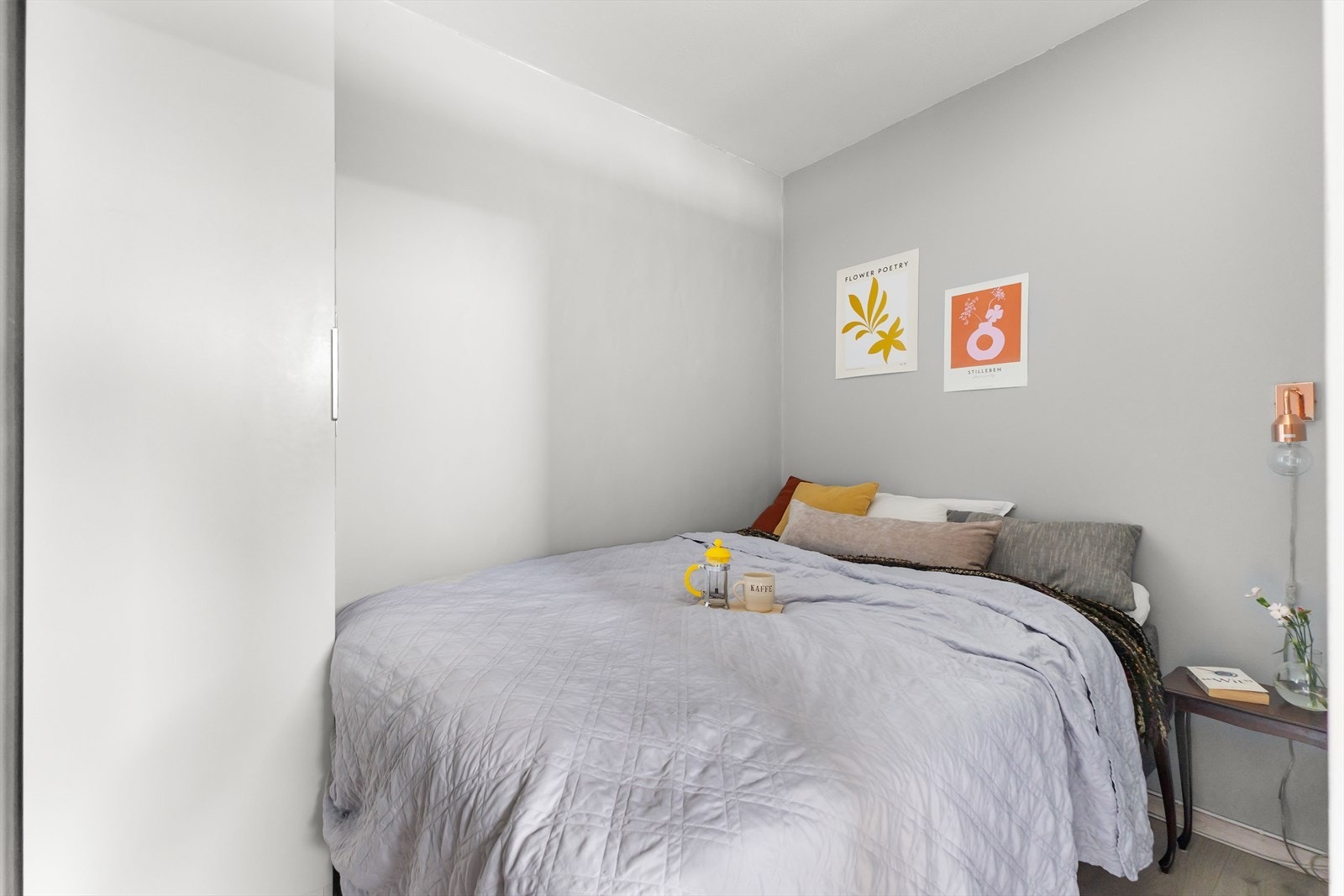 Leiligheten har en praktisk planløsning med sovealkove tilknyttet stue Galleribilde