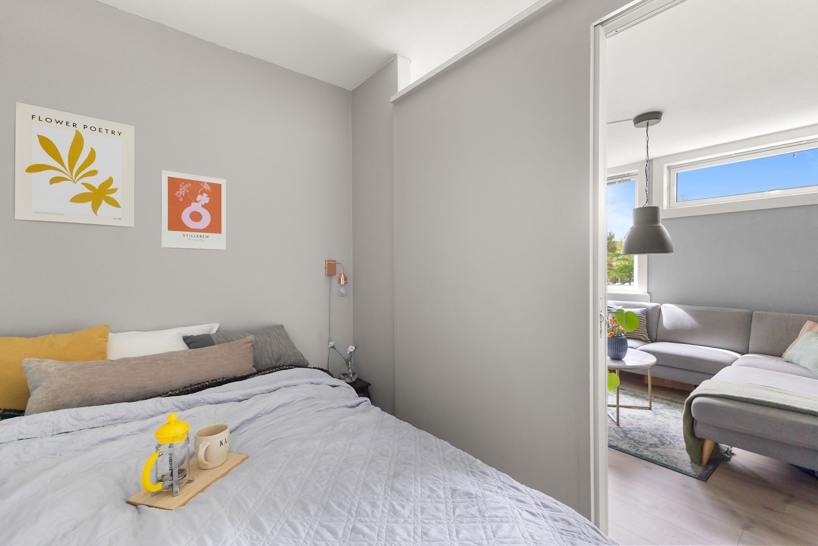 Alkove med plass til dobbeltseng og nattbord Galleribilde