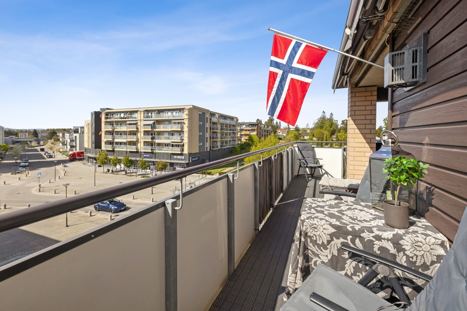 Her kan man nyte ettermiddags sola til sent på kveldingen. Galleribilde