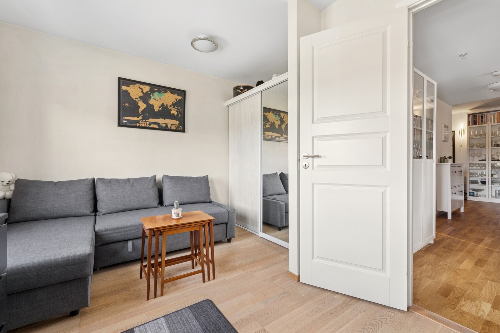 Her er det fullt mulig å sette opp en vegg igjen å få to soverom. Galleribilde