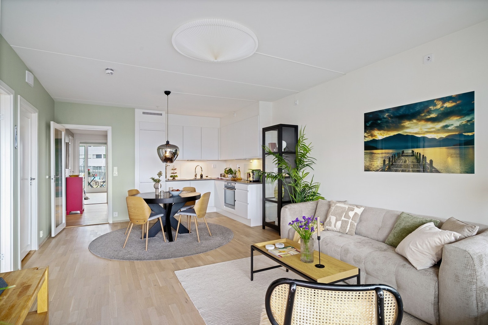 Stilrent kjøkken fra kvalitetsleverandøren Aubo. Galleribilde