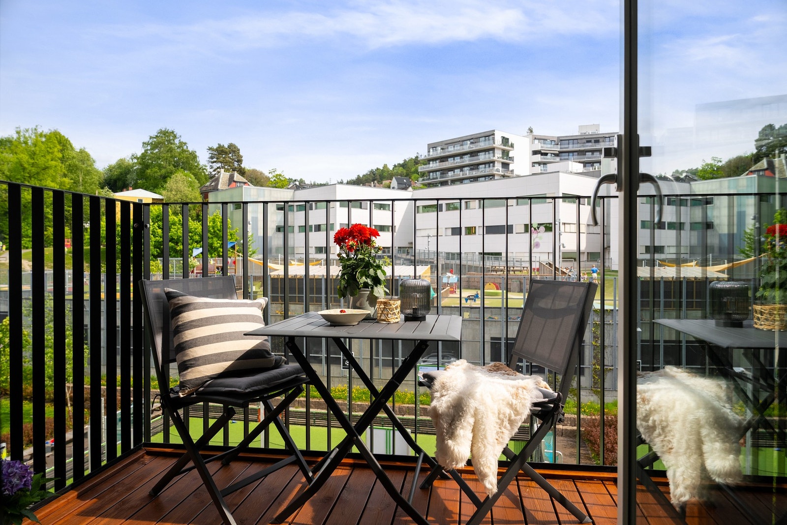 Fra hovedsoverommet er det i tillegg utgang til en ekstra balkong på ca. 4 kvm. Galleribilde