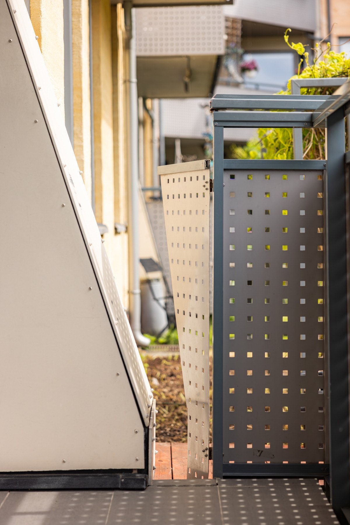 Fra balkongen er det nedgang til sameiets felles hage. Galleribilde