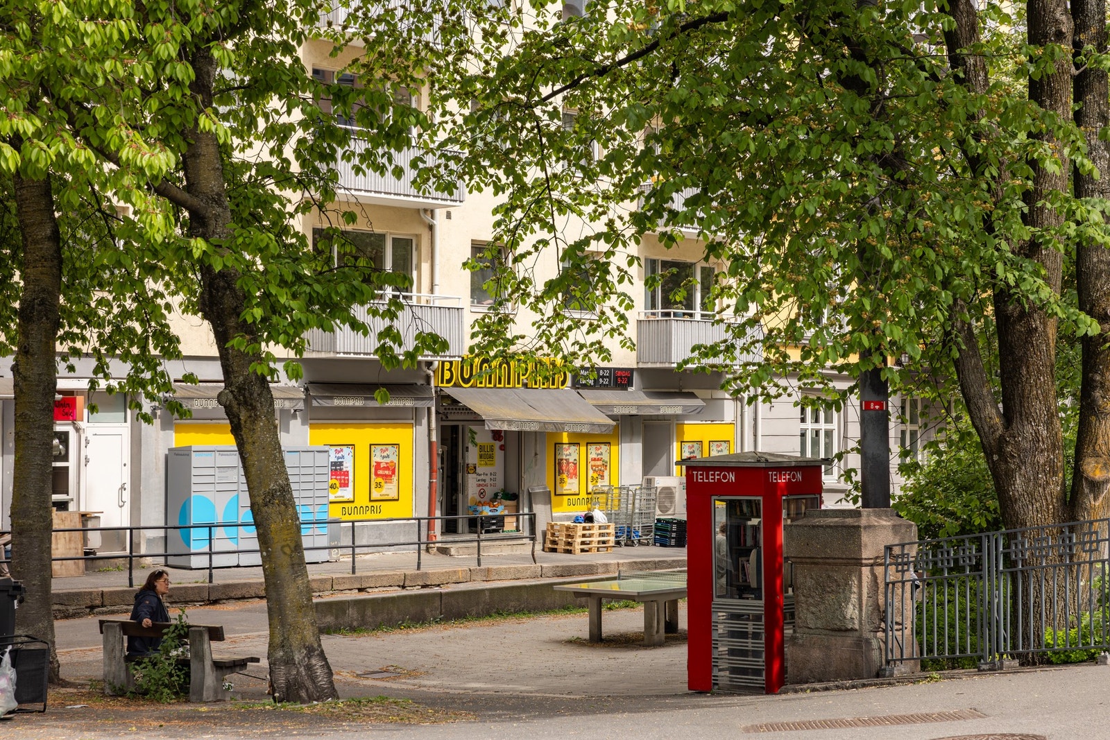 Rikt utvalg av diverse servicetilbud i nær omkrets fra boligen. Galleribilde