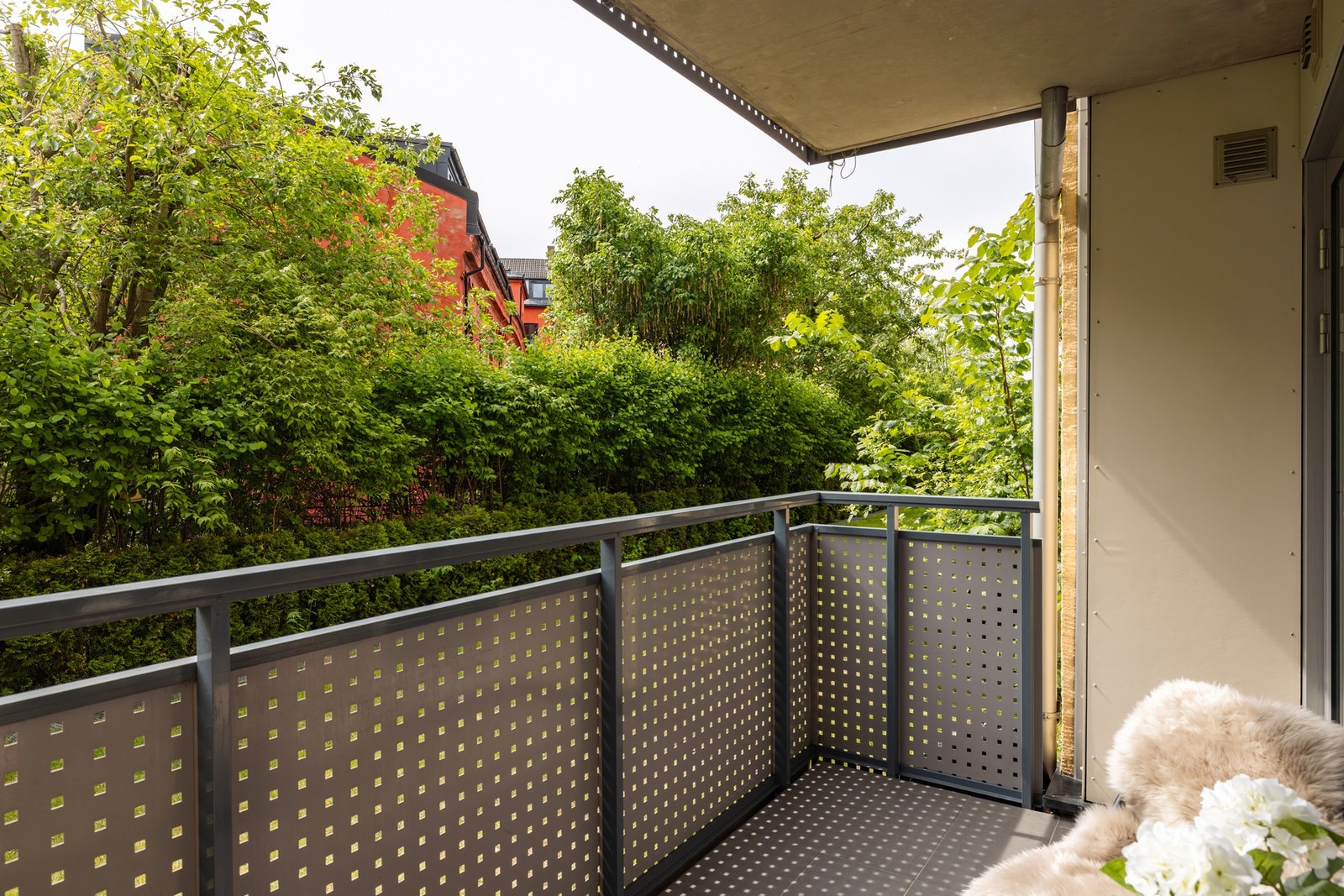 Den sydvendte balkongn på ca. 6m² er en herlig forlengelse av boligen. Galleribilde