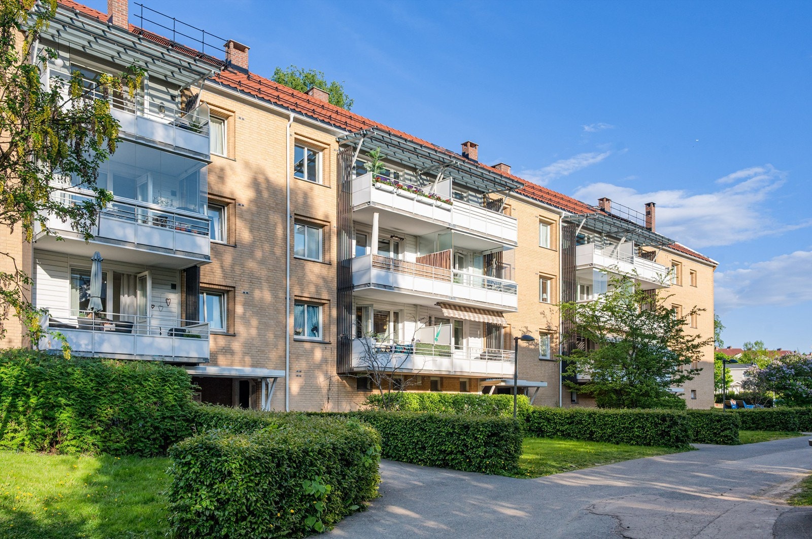 Hovin borettslag er et veldrevet og populært borettslag med pent opparbeidede fellesområder. Galleribilde