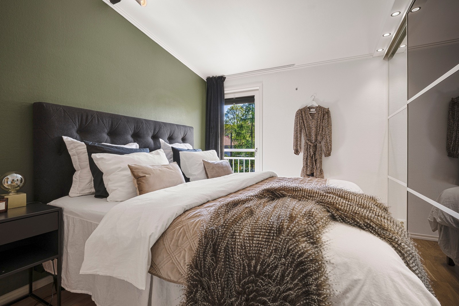 - Soverommet er romslig og måler 11,5 kvm - Galleribilde