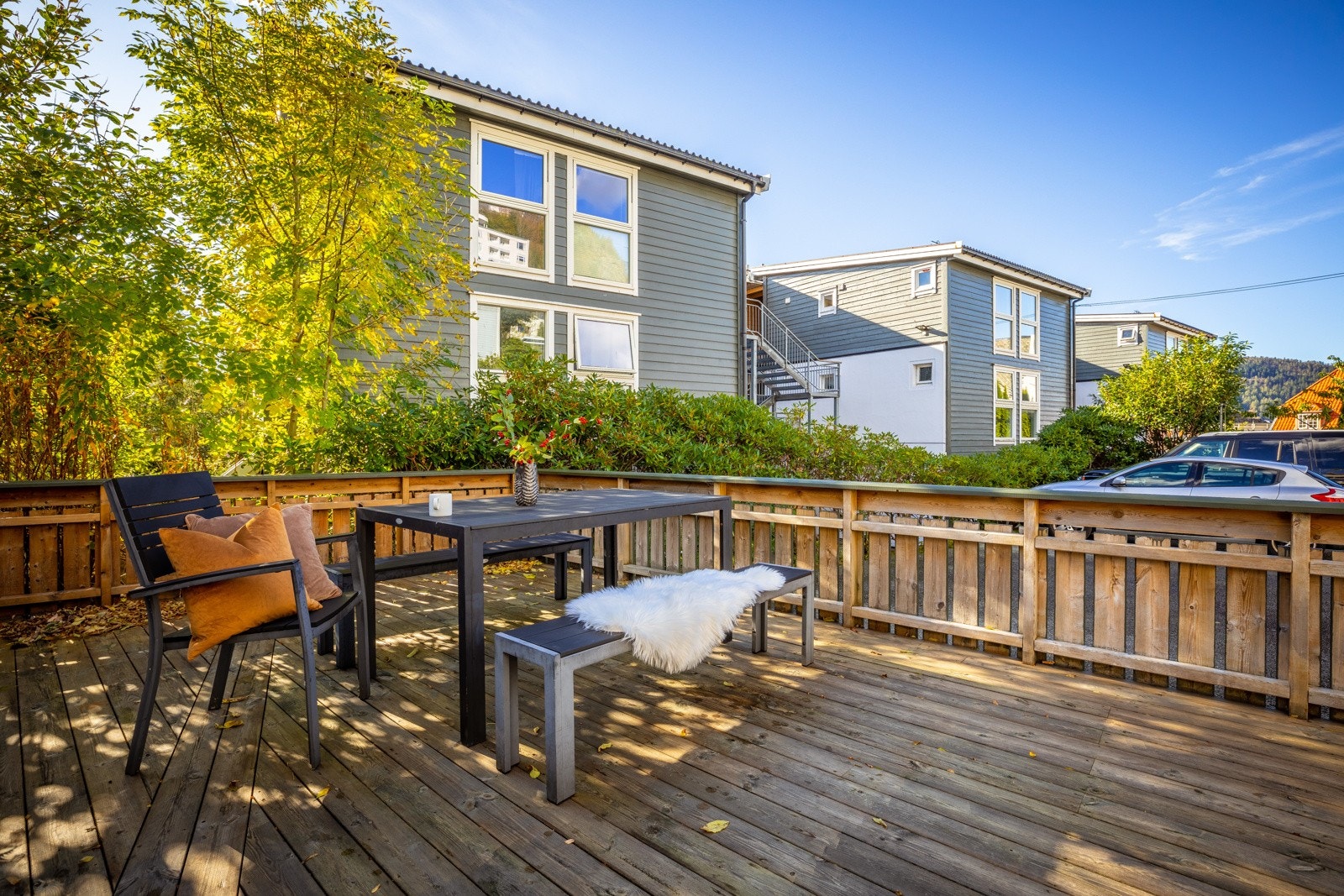 - Sameiet har en solrik, felles uteplass på tomten - Galleribilde