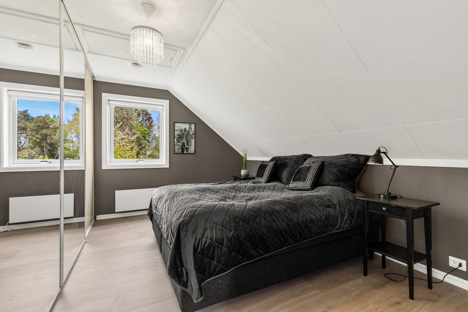 Det er fire gode soverom i boligens hoveddel, og alle ligger i 2. etasje. Galleribilde