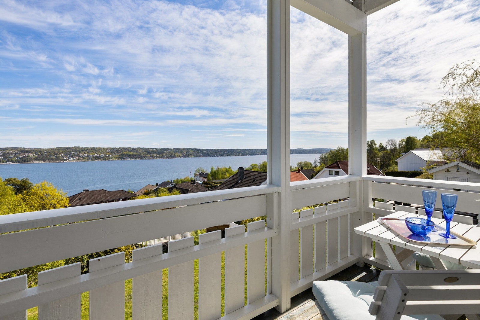 Balkongen i 2. etasje er østvendt og fin. Galleribilde