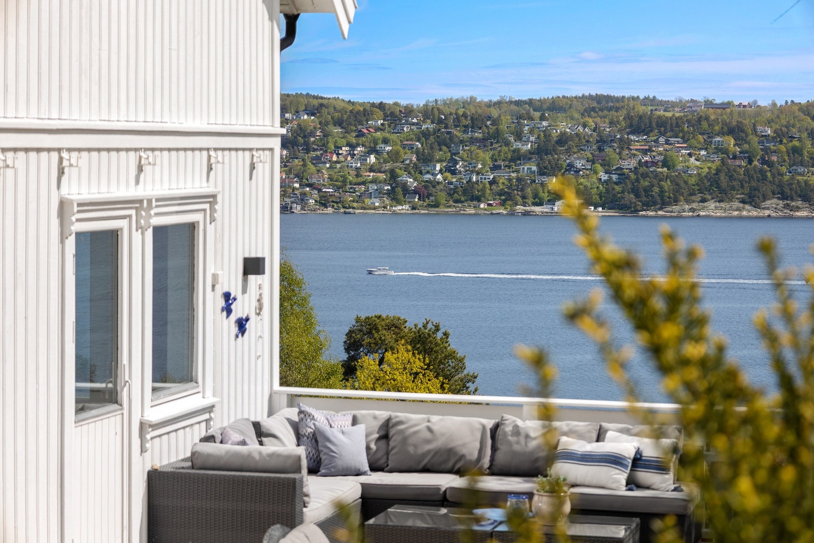 Innenfor vannsport finnes mange aktive seilere og kajakkpadlere, og ved Verket er det flotte kitemuligheter. Galleribilde