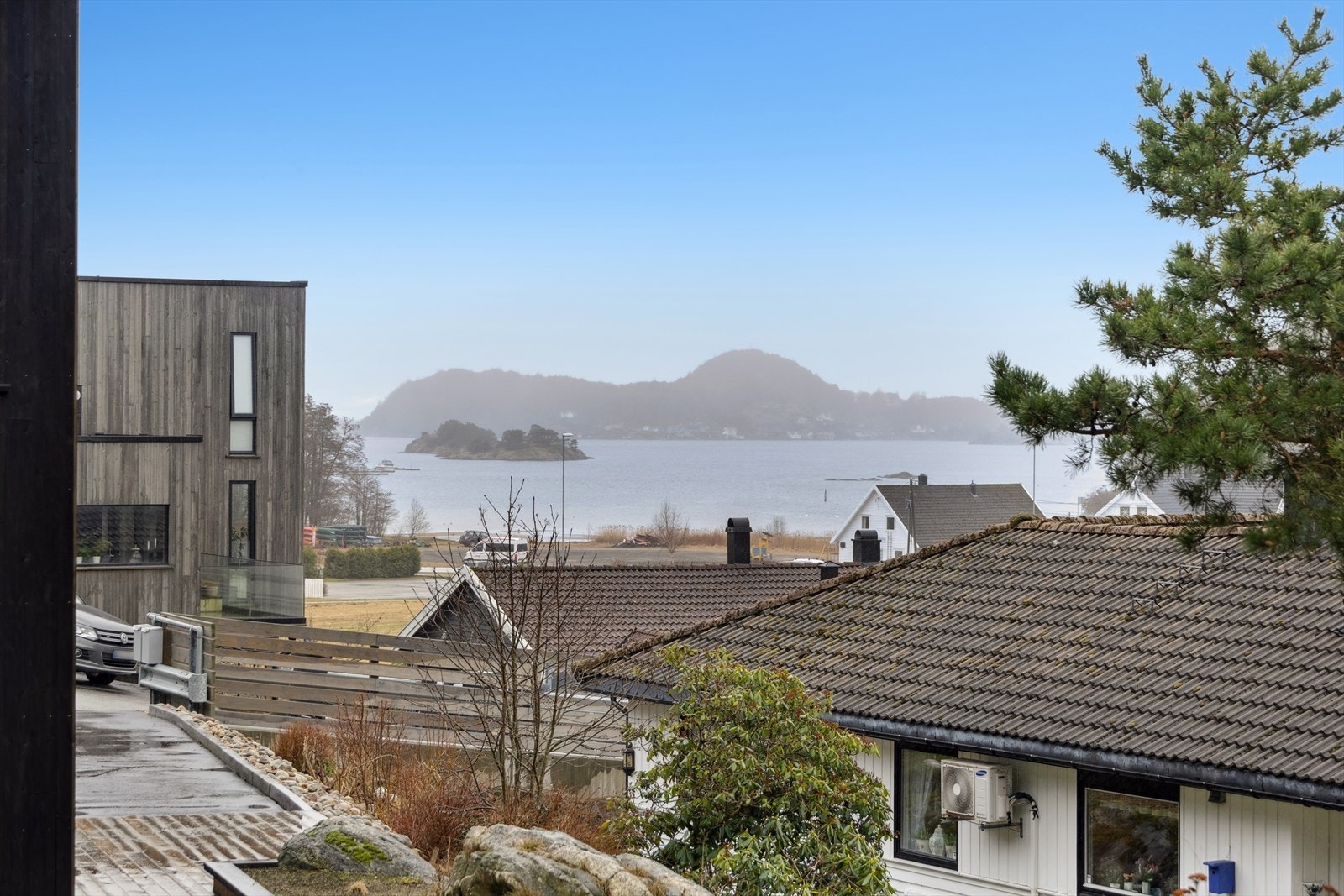 Utsikt fra tomten Galleribilde