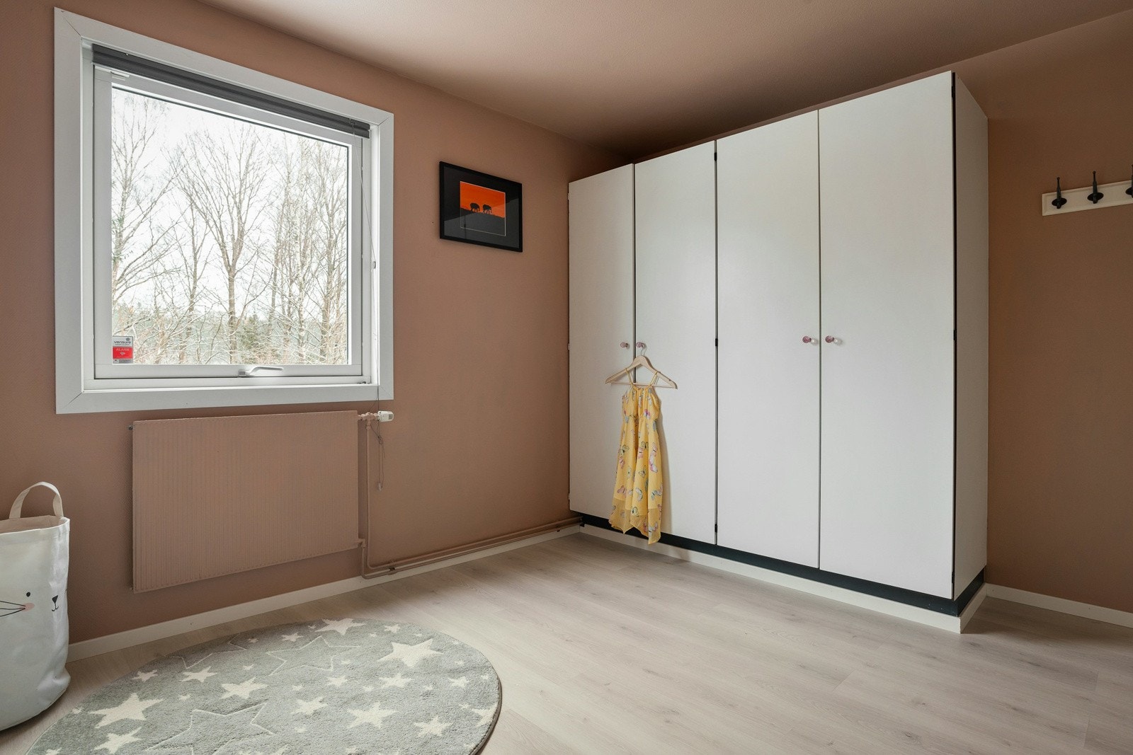 Begge soverommene har garderobeskap med god plass til oppbevaring. Galleribilde