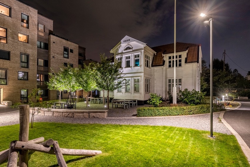 Sameiet disponerer Villa Breskeskjær - en romslig villa på tunet mellom blokkene som er stilfullt innredet med selskapslokale for 30-40 personer. Galleribilde
