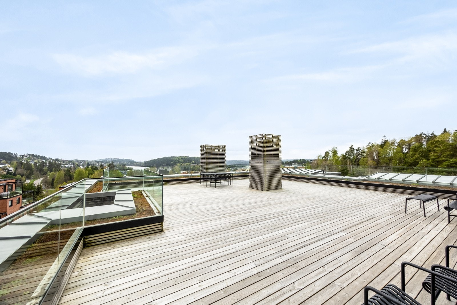 Beboerne har tilgang til en stor, flott takterrasse med fantastisk utsikt over Kolbotn. Galleribilde