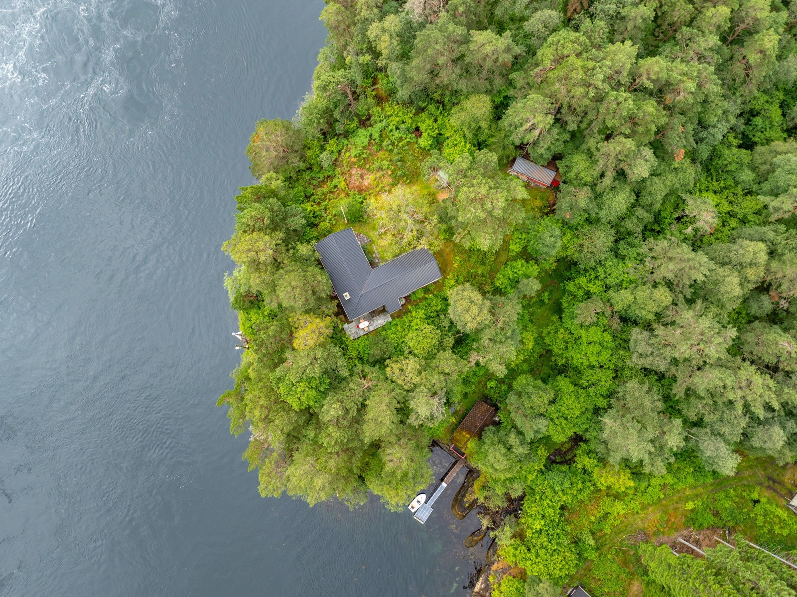 Naustet ligger like ved hytten. Galleribilde