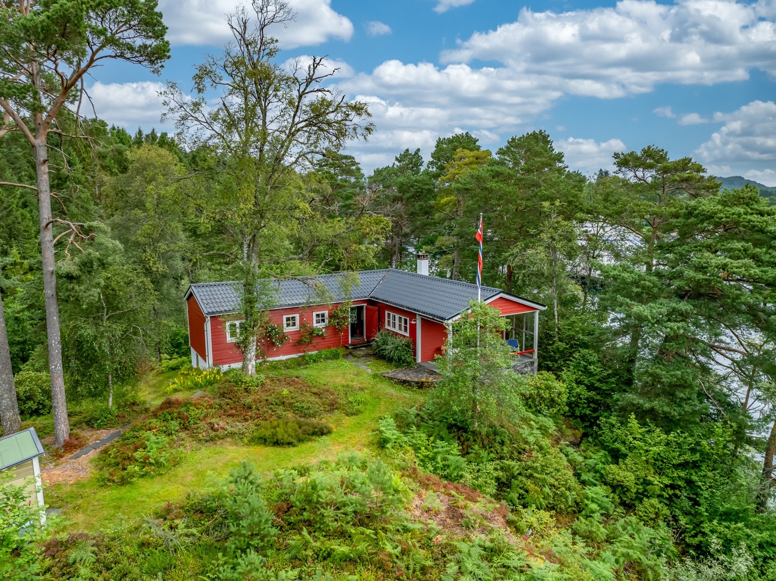 På din egen eiendom er det nok med plass til lek og sommerfester, eller bare det å kunne senke skuldrene og slappe av. Galleribilde