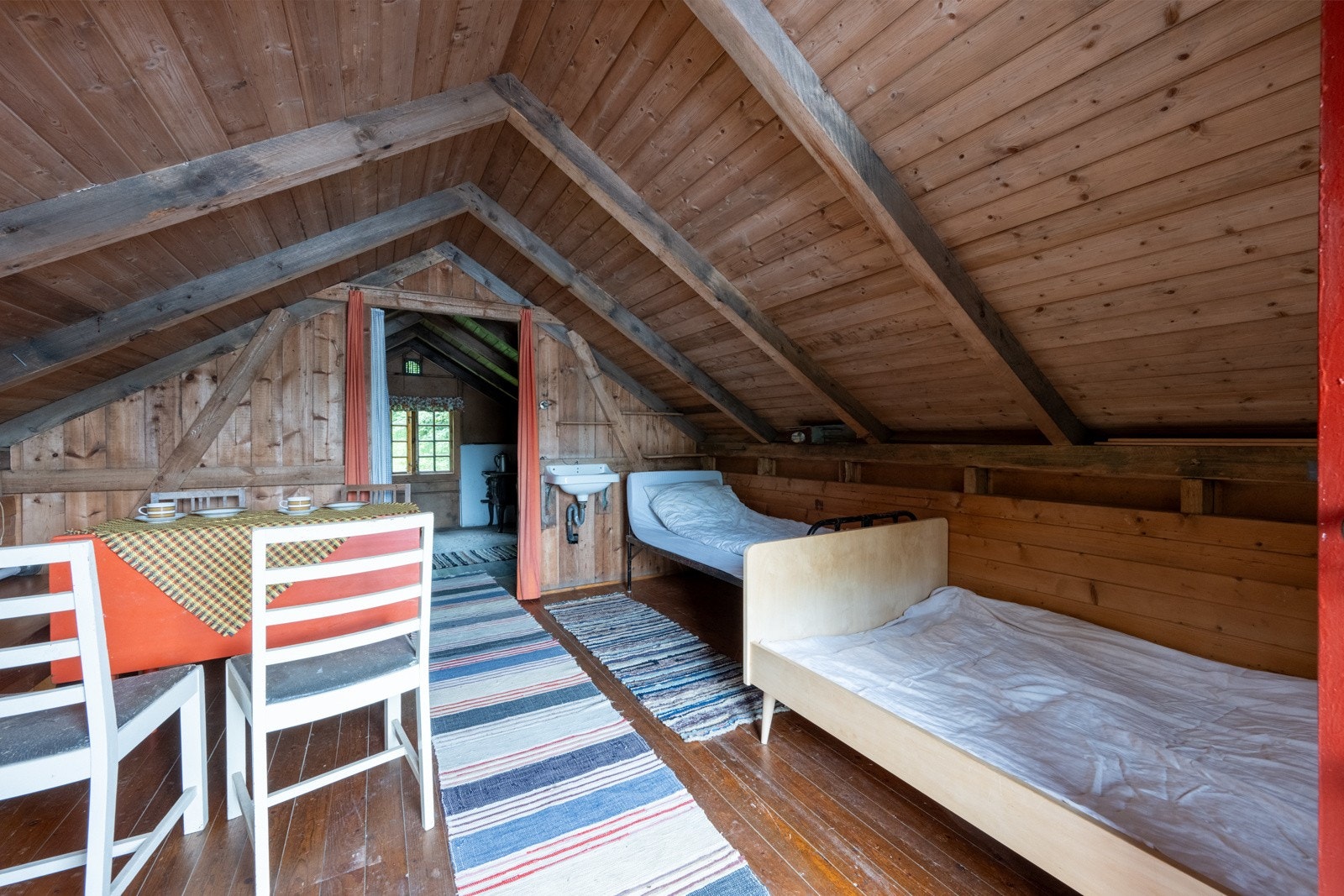 God plass i naustet. Galleribilde