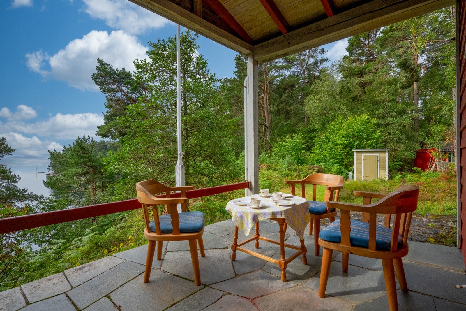 Herlig å sitte her med kaffekoppen og nyte utsikten. Galleribilde