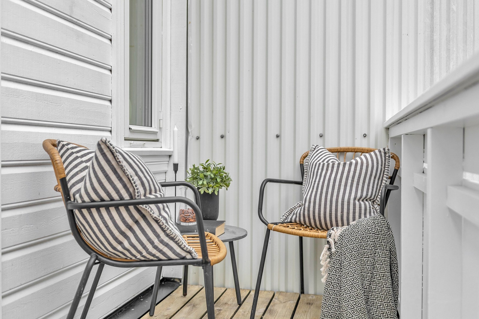 Her kan solen nytes fra tidlig morgen til formiddag på fine sommerdager. Galleribilde