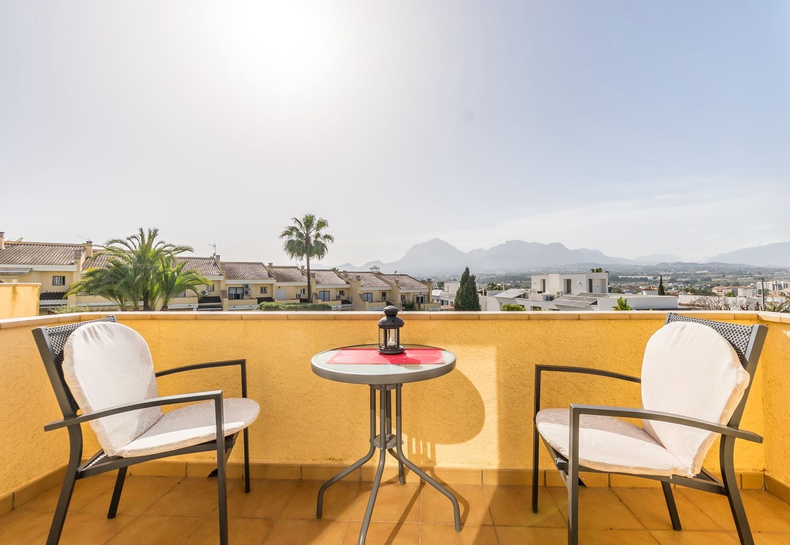 Flott utsikt over Albir og fjellene Galleribilde