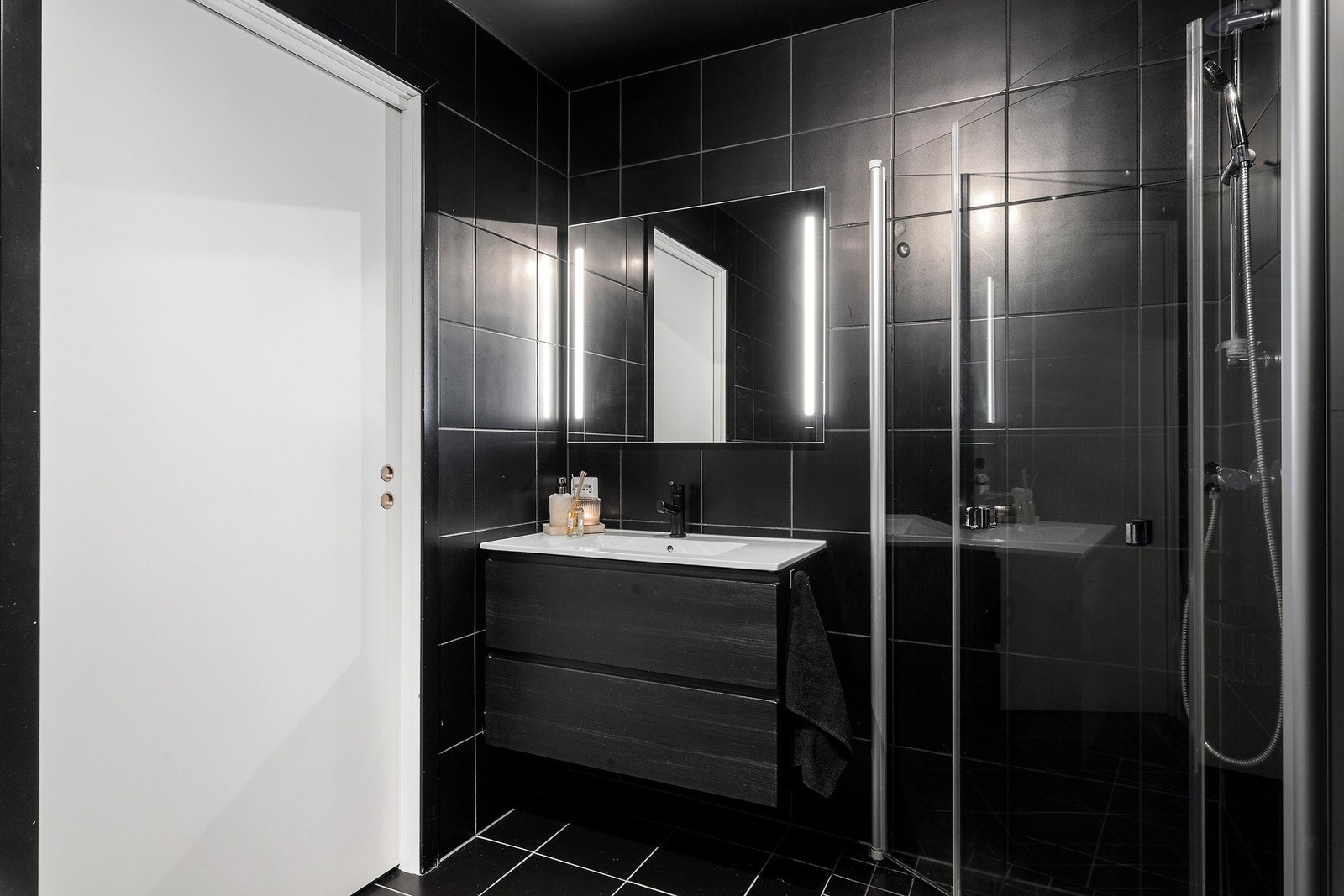 Badet har også egen dusjsone. Galleribilde