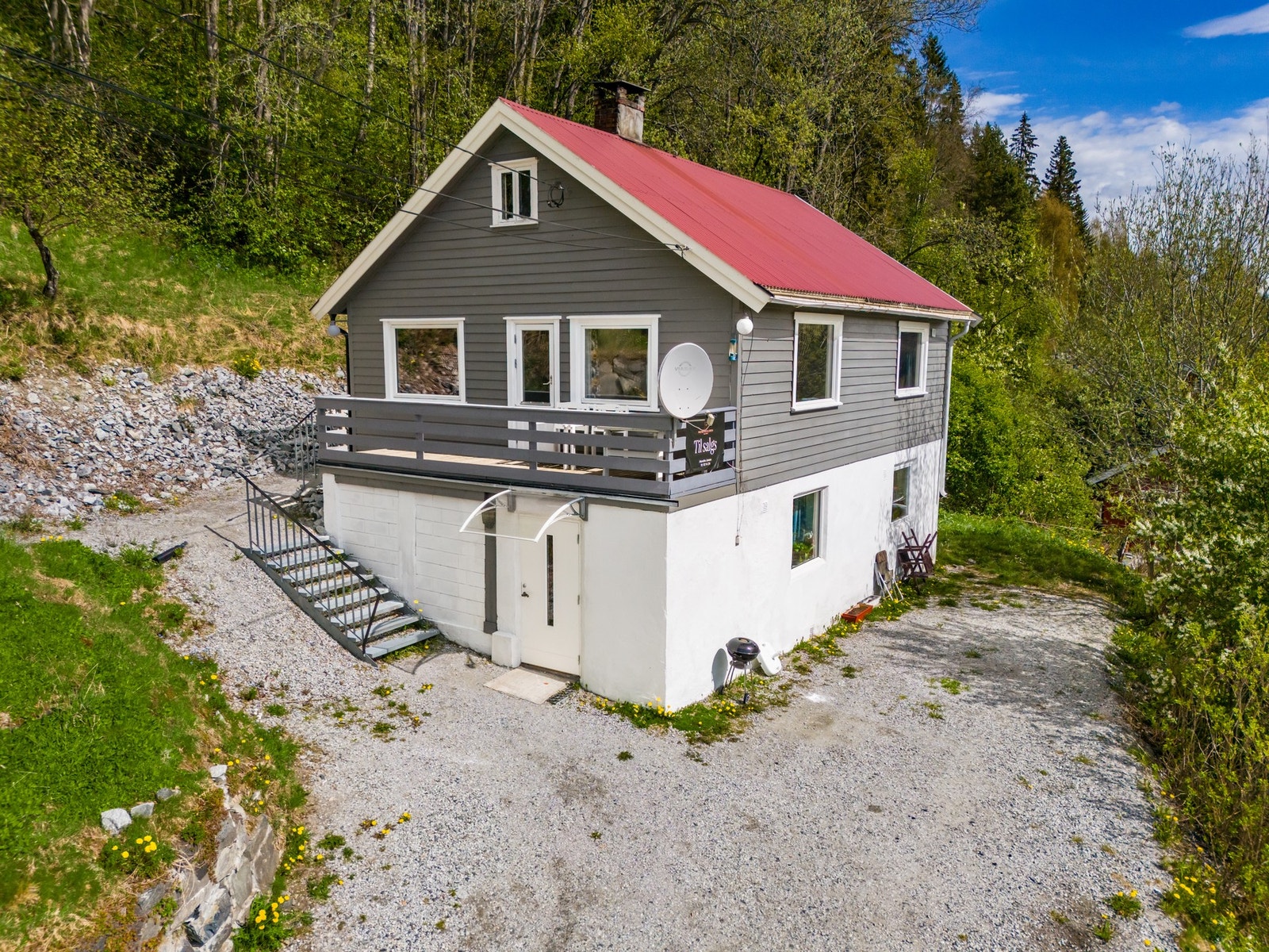 Biloppstillingsplasser på tomt. Galleribilde