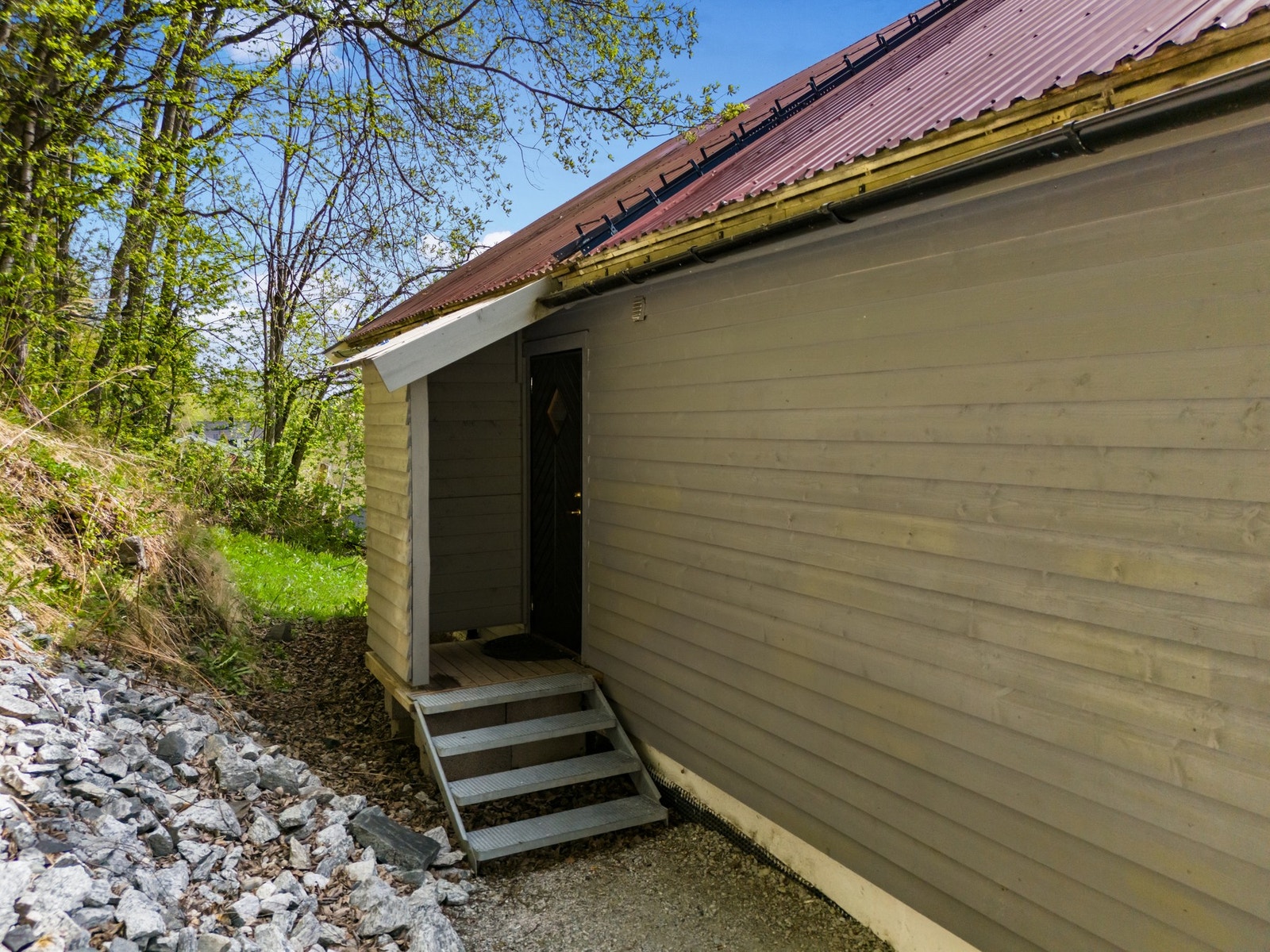 Overbygd inngangsparti. Galleribilde