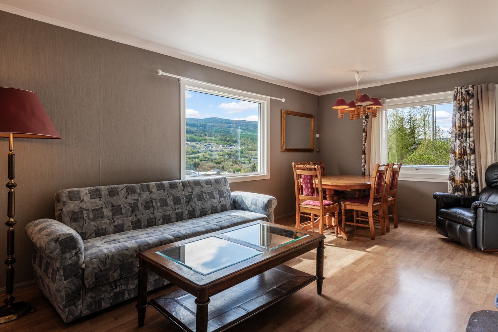 Stue med stort potensial og flere muligheter. Galleribilde