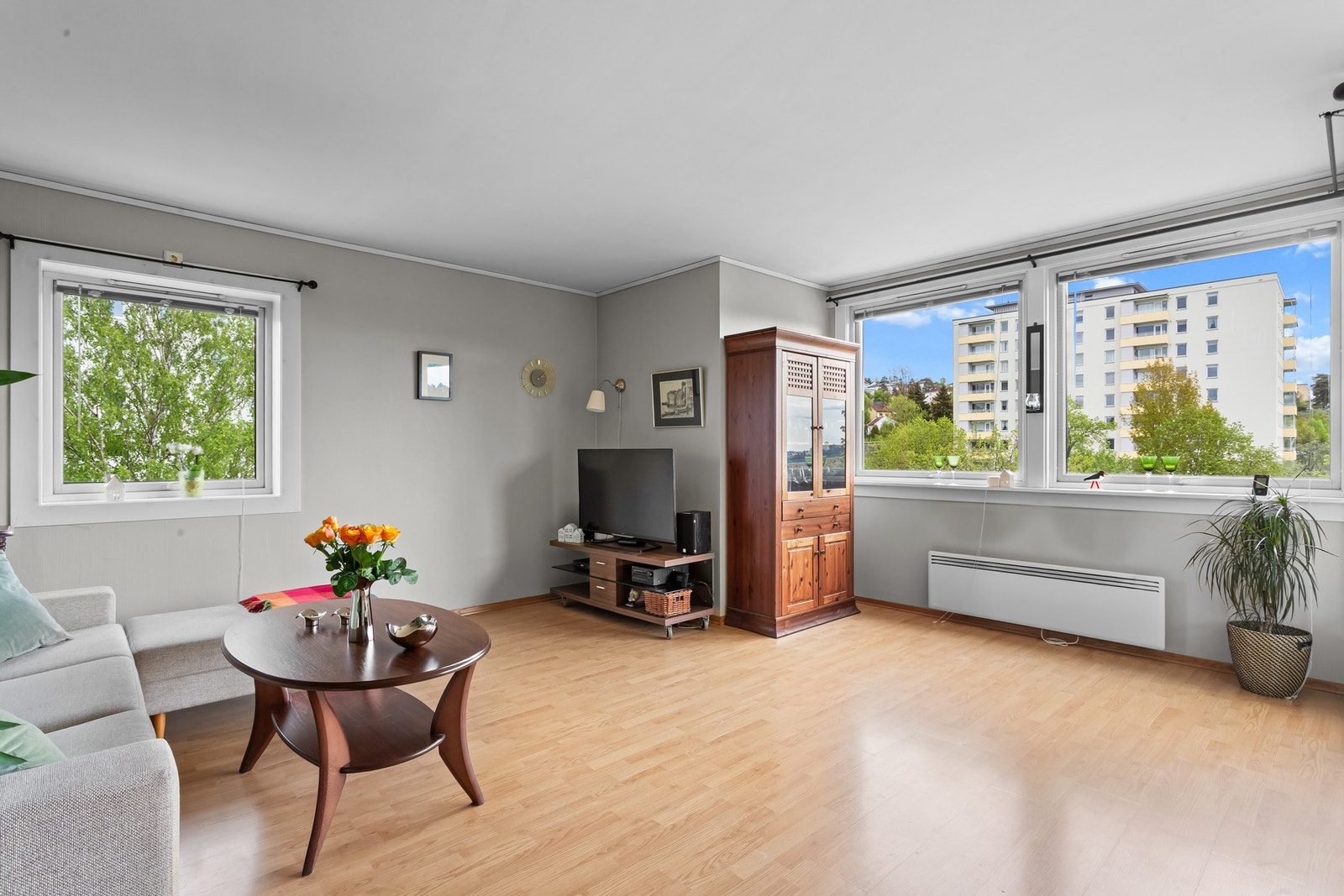 Leiligheten har en flott internbeliggenhet i byggets 4. etasje. Galleribilde