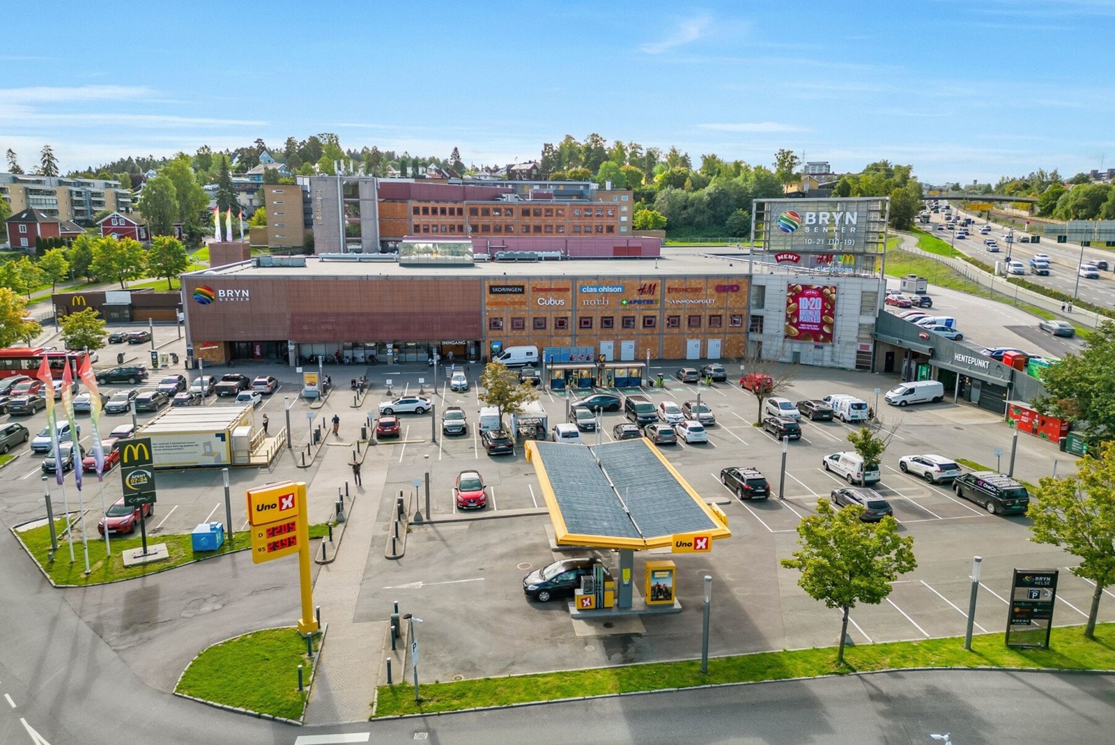 Bryn senter ligger like i nærheten og har et bredt utvalg av butikker og servicetjenester. Her finner du også treningssenteret Evo. Galleribilde