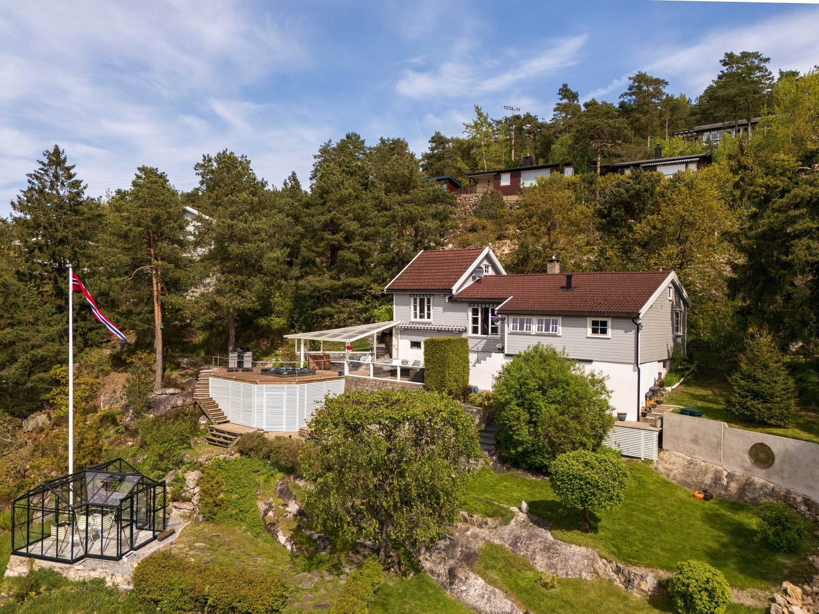 Flott fritidseiendom med nydelig utsikt til fjorden og mot Oscarsborg. Galleribilde