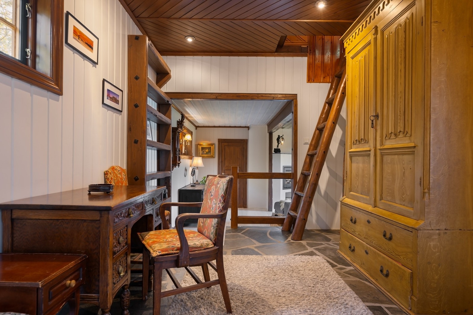 Velkommen inn!
Adkomst med stige til romslig hems. Galleribilde