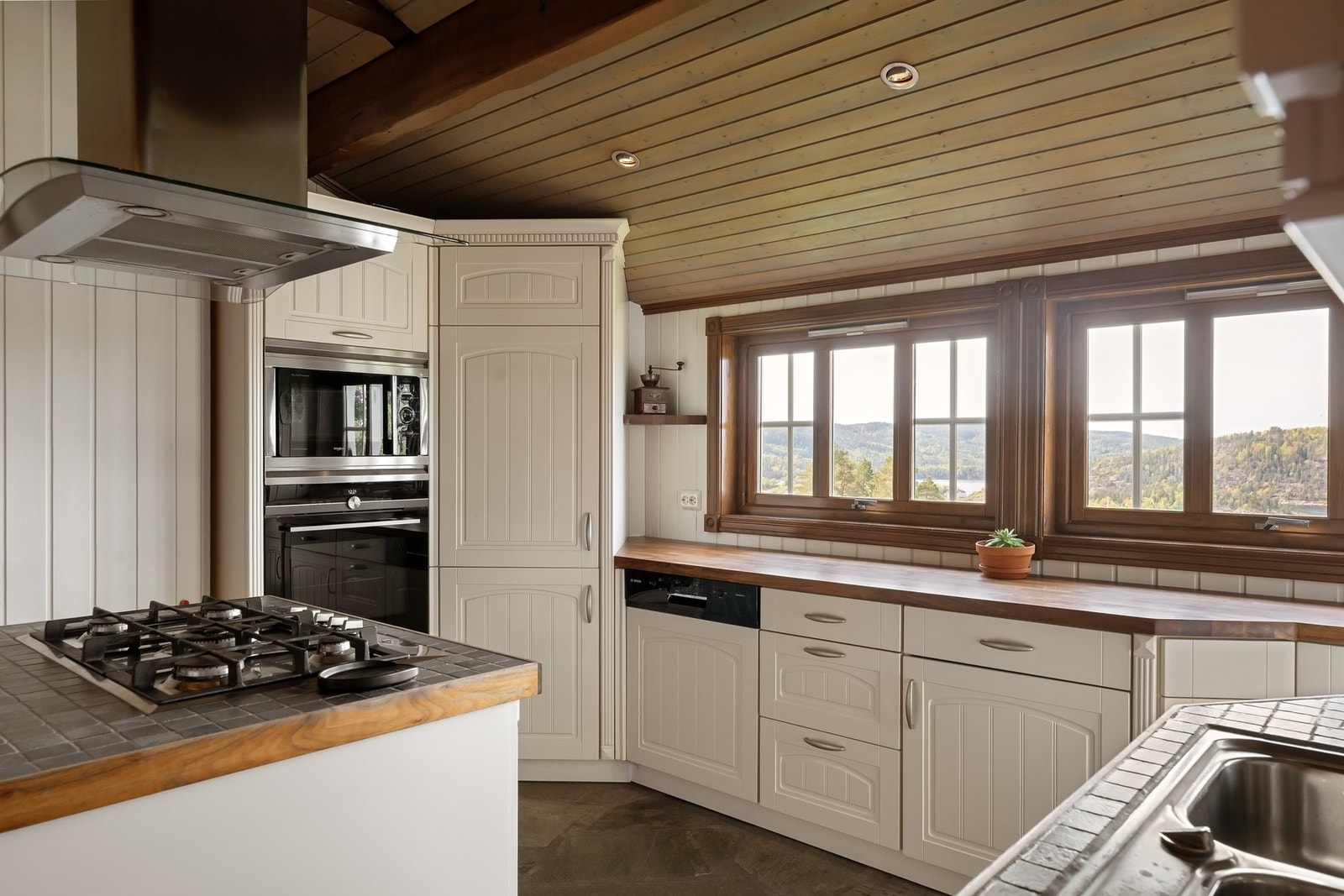 Kjøkken med gasstopp. Galleribilde