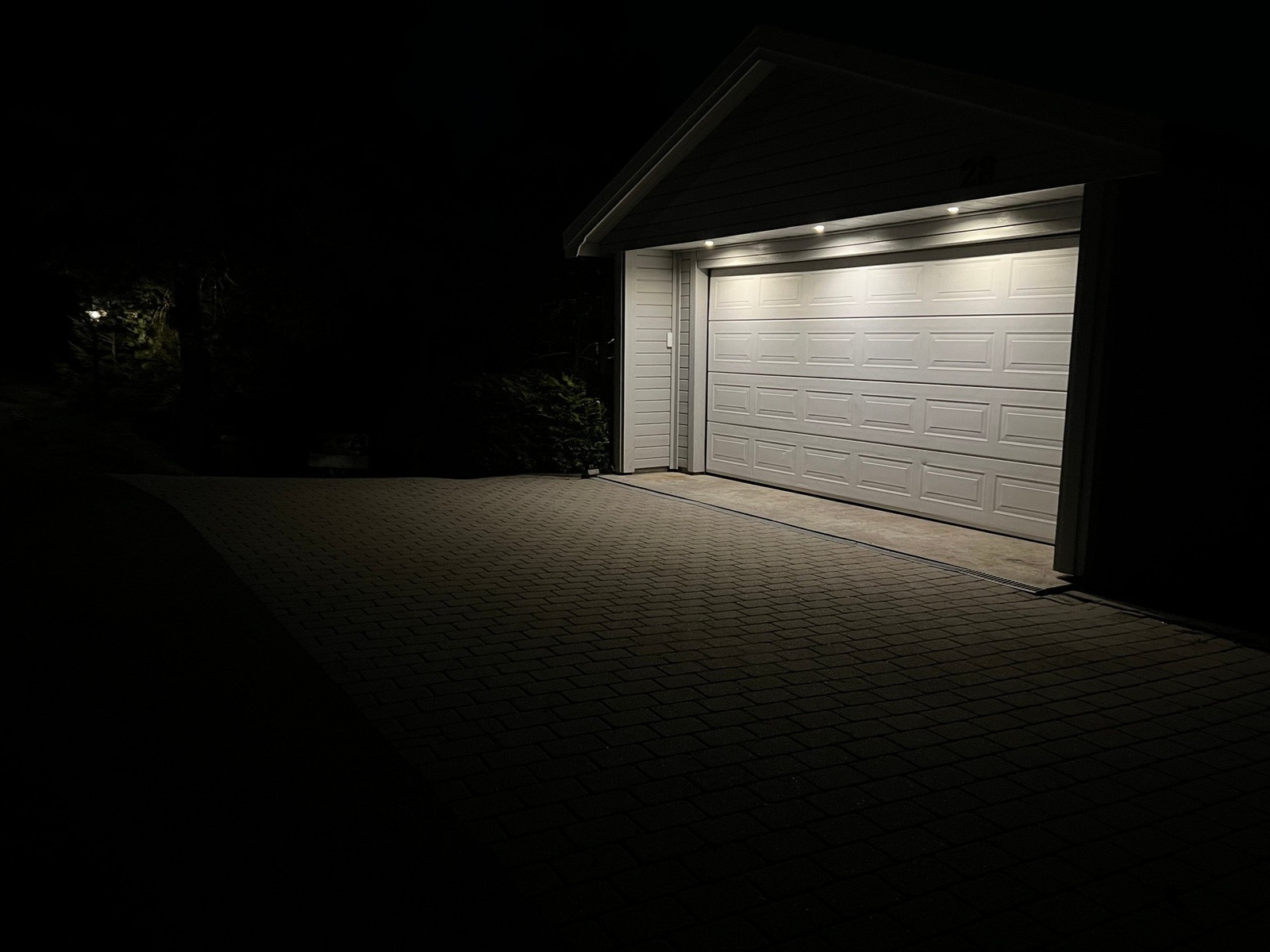 Lys ved garasjen Galleribilde