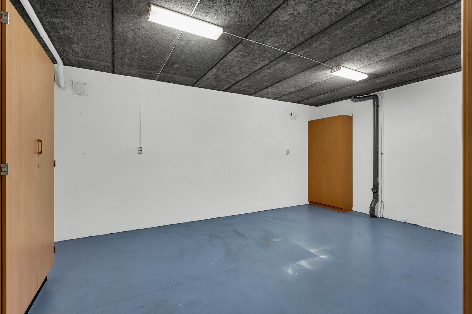 Det er totalt 4 boder i første etasje. Så her har du god lagringsplass. Galleribilde