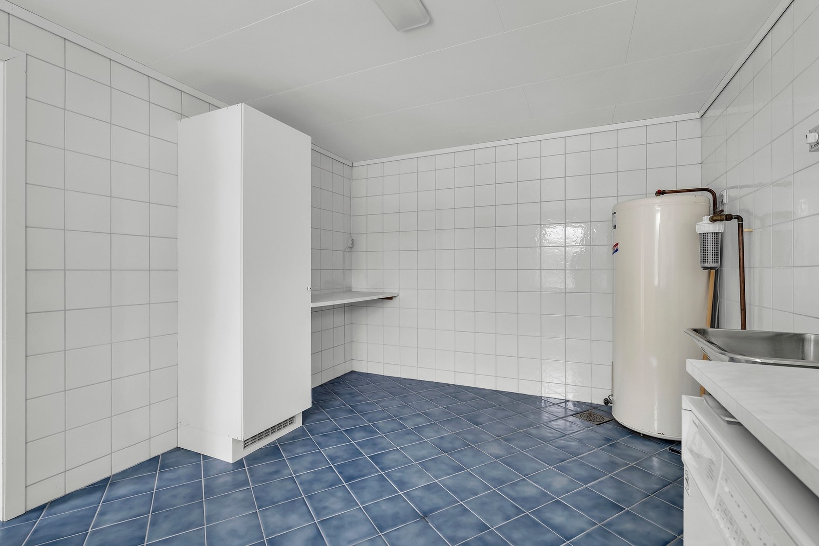 God plass til å henge opp tøy, og lagringsmuligheter. Galleribilde