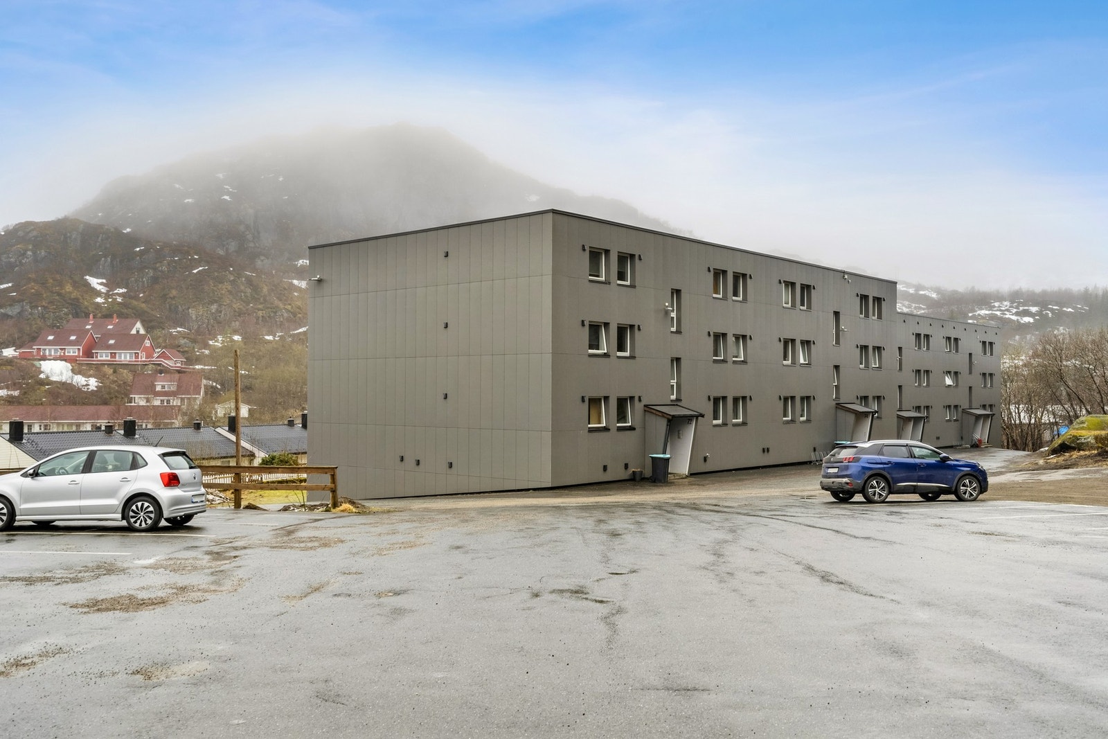 Det medfølger 1 fast parkeringsplass med leiligheten. Galleribilde