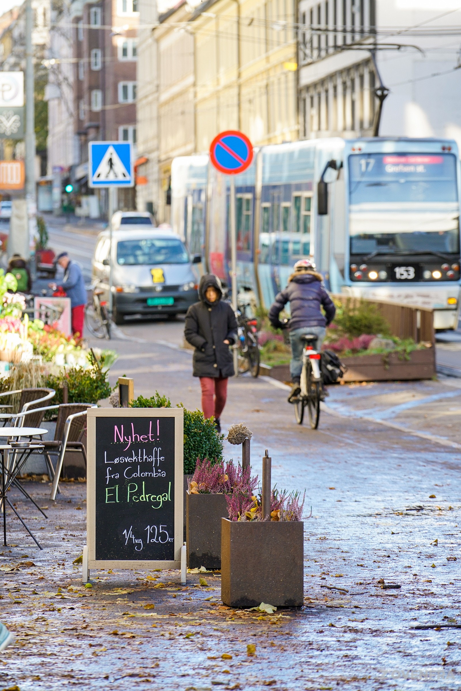 Thereses gate ligger også i kort gangavstand og har blant annet frisør, apotek, restauranter, kafeer og dagligvare. Galleribilde